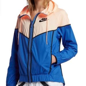 Nike Women’s Sportswear Windrunner Jacket